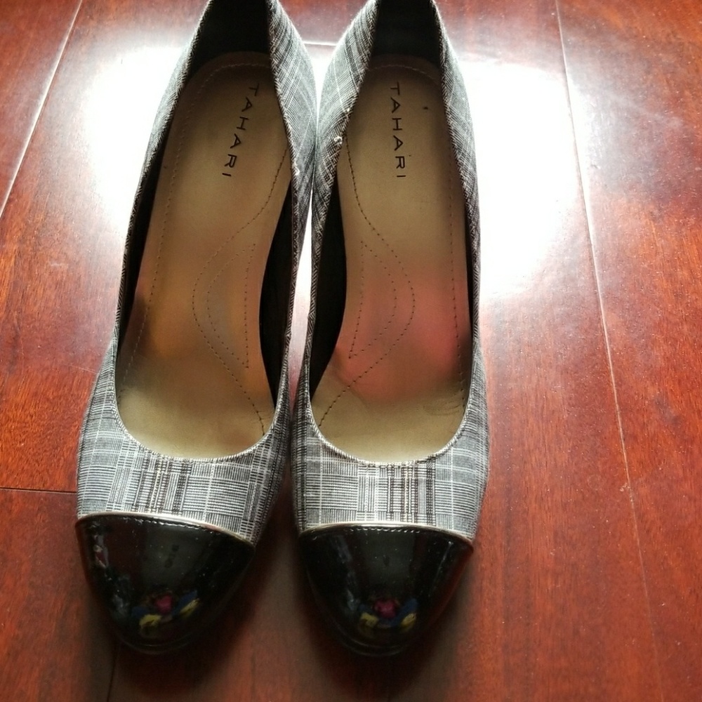Tahari heel